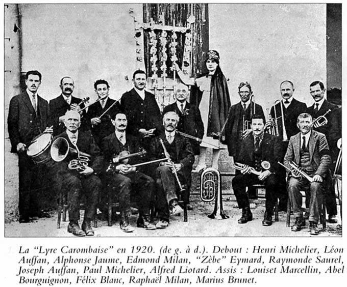 La Lyre Carombaise, orchestre de Caromb en 1920 qui accompagnait les chansons d'Irénée AGARD (Copyright de l'image : "À la recherche du temps passé..." de Jean-Claude BRESSIEUX.