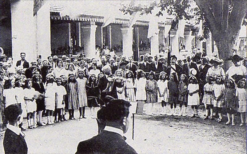 Fête des écoles de Caromb en 1920.